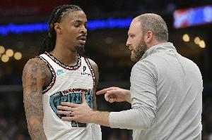 星空体育官方网站-苏群:詹金斯被架空了 湖人面对换帅如换刀的灰熊并不好打