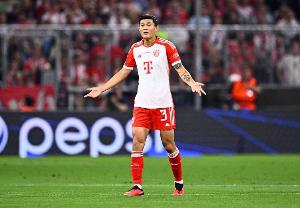 图片报:金玟哉自10月以来跟腱一直有问题,并已经升级为炎症