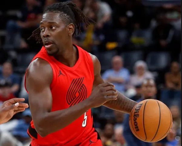 星空体育平台-霍勒迪8记三分追平生涯最高，35分创赛季新高&amp;amp;近5场4次20+