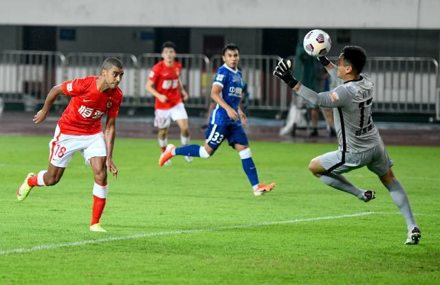 星空体育APP-严鼎皓已成郑智接班人？助攻王带广州队锁定争冠赛