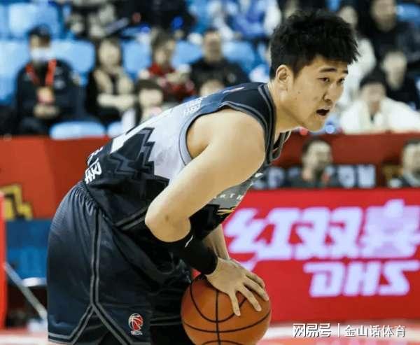 星空体育APP-咋了麻这是?“当家球星”12投3中,正负值-29,网友:你才25岁啊